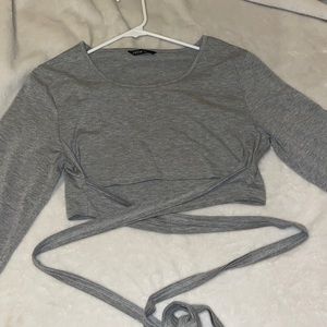 gray long sleeve crop top